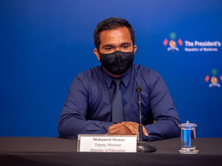 އެޑިޔުކޭޝަން މިނިސްޓްރީގެ ޑެފިއުޓީ މިނިސްޓަރު މުހައްމަދު އިހްސާން ނޫސްވެރިންގެ ބައްދަލުވުމުގައި