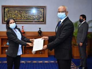 ޖޭއެސްސީގެ މެމްބަރުކަމަށް އައްޔަން ކުރެއްވި ކަމުގެ ލިޔުން ހަވާލުކުރުމުގެ ރަސްމިއްޔާތުގެ ތެރެއިން