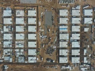 ޗައިނާއިން ފަސް ދުވަހުގެ ތެރޭގައި ހެދި ކޮވިޑް އައިސޮލޭޝަން ސެންޓަރުގެ ކޮޓަރިތައް