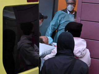 ކޮވިޑް ޖެހިފައިވާ މީހަކަށް ފަރުވާދިނުމަށް ގެންދަނީ