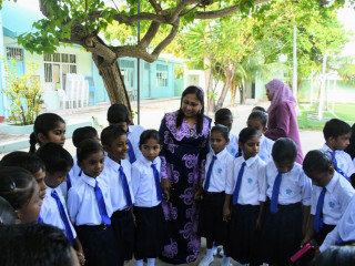 އދ. އަތޮޅު ތައުލީމީ މަރުކަޒުގެ ދަރިވަރުންނާއެކު ފިޝަރީޒް މިނިސްޓަރު ޒަހާ ވަހީދު