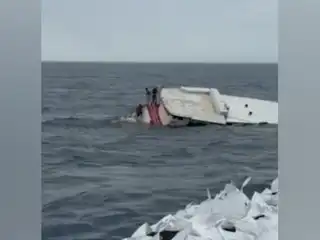 Footage showing the vessel Jazeera Q-10 as it begins to sink.