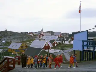 ގްރީންލޭންޑް ގައި ދަރިވަރުން ސްކޫލަށް ދަނީ