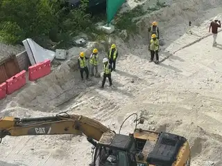 ކަރަންޓު ކެނޑުނު ސަރަހައްދުގައި ހުރި ކޭބަލްތައް ކެނޑުނީ މަގު ހެދުމުގެ މަސައްކަތުގެ ތެރޭގައި.