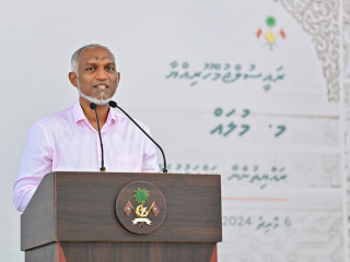 President Muizzu speaking to residents of Mulah Island