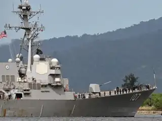 އެމެރިކާގެ އަސްކަރީ ޑިސްޓްރޯޔަރު އިޒްރޭލުގެ އީލާތު ގައި ބަނދަރުކޮށްފި