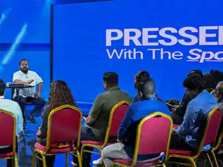 އަންނަ ހުރިހާ އާރްޓީއައިއަކީ ސައްޙަ އެއްޗެތި ނޫންކަމަށް ވިދާޅުވެ ތަރުޖަމާނުވެސް އާރްޓީއައިތަކަށް ޖަވާބު ނުދިނުން ދިފާއު ކުރައްވައިފި