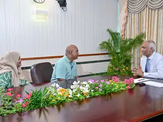President Muizzu speaks with a couple who participated in the second episode of "Rayyithunge Adu".