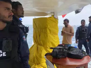 ލައިވް ކުރަމުން ދިޔަ މަސްވެރިންގެ މުޒާހަރާ މެދު ކަނޑާލަން ފުލުހުން އަންގައިގެން ރާއްޖެޓީވީގެ ލައިވް މެދުކަނޑާލައިފި