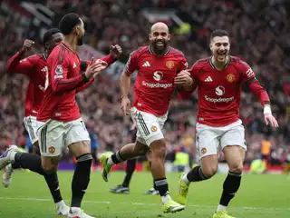 މެޗުގައި ލަނޑު ޖެހުމަށް ފަހު ޔުނައިޓެޑުގެ ކުޅުންތެރިން އުފާ ފާޅު ކުރަނީ