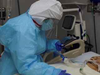 ކޮވިޑް-19 ބަލި މީހަކަށް ފަރުވާދެނީ