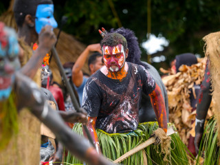 ދަފި ނެގުމާއި ކޯޑި ކެނޑުމާއި މާލި ނެރުމަކީ އޭރުވެސް އަދި މިހާރުވެސް ކުރަމުން އަންނަ ކަމެއް