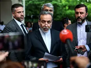 2025 ވަނަ އަހަރުގެ ޖޫން މަހުގެ 20 ވަނަ ދުވަހު އީ3 ގްރޫޕް އޮފް ޔޫރަޕިއަން މިނިސްޓަރުންނާ ބައްދަލުކުރެއްވުމަށް ފަހު ޖެނީވާ ގައި އީރާނުގެ ފޮރިން މިނިސްޓަރު އައްބާސް އަރަގްޗީ (މ) މީޑިއާ އާ ވާހަކަ ދައްކަވަނީ. 