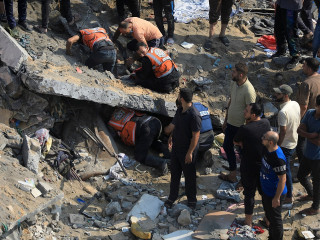 Palestinians search for casualties a day after Israeli strikes on houses in Jabalia refugee camp