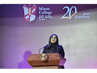 ރައީސުލްޖުމްހޫރިއްޔާގެ އަނބިކަނބަލުން، މިއާންޒް ކޮލެޖަށް 20 އަހަރު ފުރުން ފާހަގަކުރުމަށް ބޭއްވި ރަސްމިއްޔާތު ޝަރަފުވެރިކޮށްދެއްވައިފި