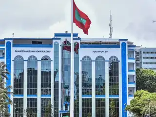 މާލެ ކަސްޓޯޑިއަލް ގައި ފުލުހުންގެ ބަންދުގައި ހުރި މީހަކު ނިޔާވުން: ފުލުހުން ބުނީ އެ މީހާ ހޮސްޕިޓަލަށް ގެންދިޔަ އިރު ވެސް ނިޔާވެފައިވާ ކަމަށް ހޮސްޕިޓަލުން މައުލޫމާތު ދީފައިވާ ކަމަށް