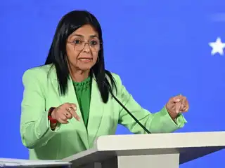 ވެނެޒުއެލާގެ ރައީސް ޑެލްސީ، އެމެރިކާ އަށް ވަޑައިގަންނަވަނީ 