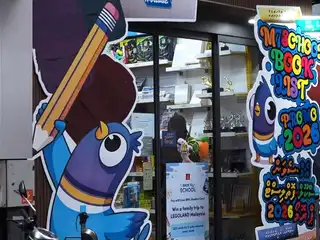 އެމް7ގެ ބައެއް އައުޓްލެޓްތައް