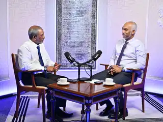 ޕަބްލިކް ސާވިސް މީޑިއާ (ޕީއެސްއެމް) ގެ މެނޭޖިންގ ޑިރެކްޓަރު އަޙްމަދު ޝަކީބު، ރައީސުލްޖުމްހޫރިއްޔާ ޑރ. މުޙައްމަދު މުޢިއްޒުއާއެކު ޕޮޑްކާސްޓެއް ކުރިއަށް ގެންދަވަނީ