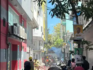 ގަލޮޅު މޯޗަރީ ކައިރި ހުރި ގުދަނެއްގައި އަލިފާން ރޯވެ ބޮޑެތި ގެއްލުންތަކެއް ވަނީ ލިބިފައި. 