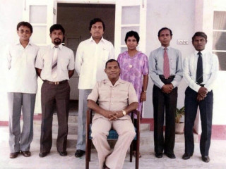 ކުރީގެ ޚާރިޖީ ވަޒީރު ފަތުހު ﷲ ޖަމީލު އެވުޒާރާގެ ކުރީގެ ބައެއް ވެރިންނާއެކު: މަރުހޫމް ފަތުހު ﷲ އަކީ ރާއްޖޭގެ ޚާރިޖީ ސިޔާސަތުގެ އެއްމޭސްތިރި.