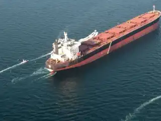 ދުނިޔޭގައި ތެޔޮ އެކްސްޕޯޓްކުރާ އެންމެ މުހިންމު މަގު - ހޮރްމޫޒް ކަނޑުއޮޅި އީރާނުން ބަންދު ކުރި ކަމުގެ މެސެޖުތައް ބޯޓުފަހަރަށް ފޮނުވަން ފަށައިފި