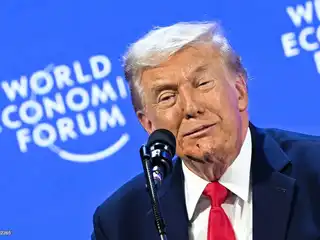 ގްރީންލޭންޑް ހޯދުމަކީ ގަނޑުފެންގަނޑެއް ހޯދުން ފަދަ ކަމެއްގެ ގޮތުގައި ސިފަ ކުރައްވަމުން އެތަން ހޯދަން ބާރުގެ ބޭނުން ނުކުރައްވާނެ ކަމަށް ޓްރަމްޕް ވިދާޅުވެއްޖެ