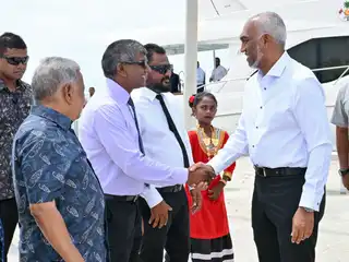 ރައީސް މުޢިއްޒު ބ.ގޮއިދޫ އަށް ވަޑައިގެންނެވުމުން، މެންބަރު ހަންނާން ސަލާމް ކުރައްވަނީ