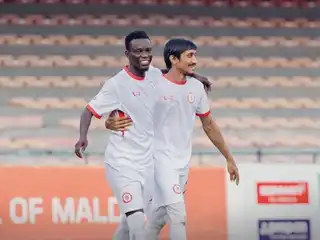 ވެލެންސިއާ އަތުން ބުރަށް ހަތަރު ލަނޑުގެ މޮޅެއް