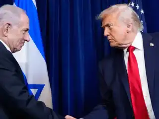 ރައީސް ޑޮނަލްޑް ޓްރަމްޕް އަދި އިޒްރޭލުގެ ބޮޑުވަޒީރު ބެންޖަމިން ނަތަންޔާހޫ.