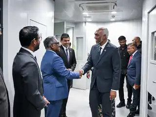 ހަނިމާދޫ އިންޓަރނޭޝަނަލް އެއަރޕޯޓް ހުޅުއްވައިދެއްވަން ރައީސް މުއިއްޒު ވަޑައިގެން ޑރ. ވަހީދު އާ ސަލާން ކުރައްވަނީ
