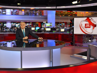 ބީބީސީގެ ސްޓޫޑިއޯއެއް - ޗައިނާގައި ބީބީސީ ދެއްކުން މަނާކޮށްފައިވަނީ ގައުމުގެ ސިޔާދަތަށް ލޮޅުންއަރާތީކަމަށް ބުނެ