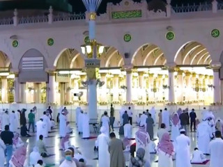 މަސްޖިދުއް ނަބަވީގައި ނަމާދު ކުރަނީ- ކޮވިޑާއި ގުޅިގެން މައްކާއާއި މަދީނާގެ މިސްކިތްތަކުގައި ރައްކާތެރިކަމުގެ ފިޔަވަޅު ވަނީ އަޅާފައި