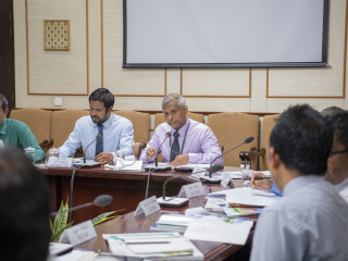 ބަޖެޓް ކޮމެޓީން މިއަދު ބޭއްވި ބައްދަލުވުމުގައި އެމްއެމްއޭގެ ގަވަރުނަރު އަލީ ހާޝިމް