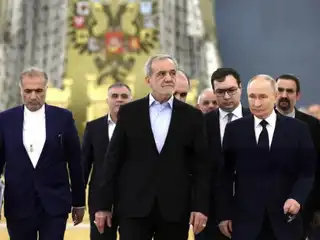 ރަޝިޔާގެ ރައީސް ވްލަޑިމިއަރ ޕުޓިން އާއި، އީރާންގެ ރައީސް މަސްއޫދު ޕެޒެޝްކިއާން