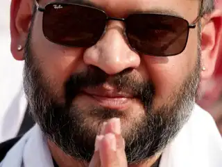 ރެޕް މިއުޒިކް ކުޅޭ ފަންނާނެއްގެ ގޮތުގައި މަޝްހޫރުވެފައިވާ އަދި މިހާރު ސިޔާސީ ދާއިރާއަށް ނުކުމެވަޑައިގެން އުޅުއްވާ ބަލެންދުރަ ޝާހު، އެ ގައުމުގެ ދެން އަންނަ ބޮޑުވަޒީރަކަށް ވުމުގެ ފުރުސަތު ބޮޑު.