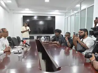 ގާނޫނު އަސާސީ އަށް ރައީސް މުއިއްޒު ގެންނަ ނޭދެވޭ ކުއްލި ބަދަލު ހުއްޓުވުމަށް އެމްޑީޕީ އިން ކުރަންޖެހޭ މަސައްކަތް ވަރަށް ބޮޑު: ރައީސް ސޯލިހް