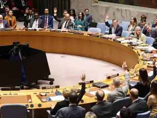 އީރާން ކުށްވެރި ކުރުމާ އެކު، ވަގުތުން ހަމަލާތައް ހުއްޓާލަން ގޮވާލައި ސެކިއުރިޓީ ކައުންސިލް އިން ޤަރާރެއް ފާސް ކޮށްފި 