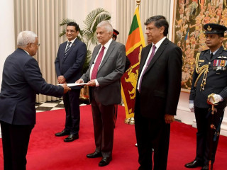 High Commissioner Faiz presents his Letter of Credence to President Wickremesinghe