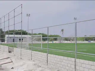 ހދ. ނޮޅިވަރަމް ފުޓްބޯޅަ ދަނޑު: އެމްޑީޕީ ސަރުކާރުން ބާރު ސްޕީޑް ގައި ކުރިޔަށް ގެންދިޔަ މި ދަނޑުގެ މަސައްކަތް އެކަށީގެންވާ ގޮތަކަށް ކުރިޔަށް ނުދާ ކަމުގެ ޝަކުވާ އެރަށު ރައްޔިތުން ކުރޭ 