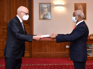 Ambassador of Switzerland presents credentials to the President