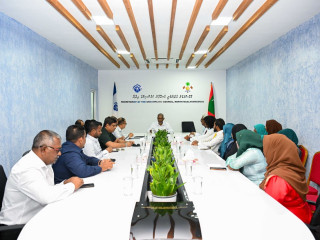 The president met members of R. Ungoofaaru council and WDC on Sunday