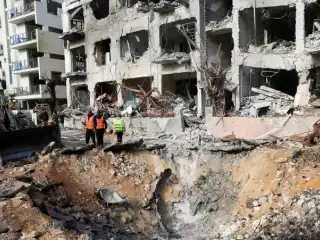 އާޔަތުﷲ އަވަހާރަކޮށްލުމާއެކު އިޒްރޭލުގެ އަސްކަރީ މަރުކަޒުތަކަށާއި، އެމެރިކާގެ މަރުކަޒުތަކަށް އަމާޒުކޮށް މިސައިލާއި ޑްރޯންގެ ވަރުގަދަ ހަމަލާތަކެއް އީރާނުން ދޭން ފަށައިފި