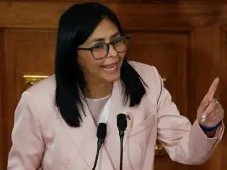 ތެލުގެ ވިޔަފާރިން ވެނެޒުއެލާ އަށް 300 މިލިއަން ޑޮލަރު ލިބިއްޖެ