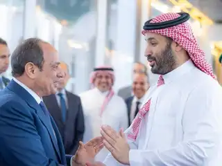 ސައުދީގެ ވަލީ އަހުދު މުޙައްމަދާއި، މިޞްރުގެ ރައީސް އައް ސީސީ އީރާންއާ ދެކޮޅަށް އިންޒާރެއް ދެއްވައިފި 