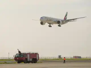 ވެލާނާ އިންޓަނޭޝަނަލް އެއާޕޯޓަށް ފްލައިޓެއް ޖައްސަނީ: ރާއްޖޭ ސަރަހައްދުގެ ވައި އާދަޔާ ހިލާފަށް ވަނީ ނުސާފުވެފައި