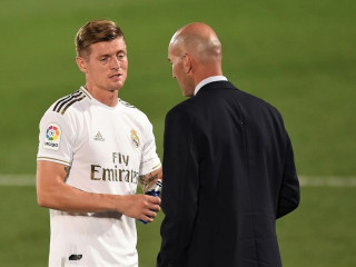 ރެއާލް މެޑްރިޑްގެ ކޯޗު ޒިނެދިން ޒިދާން އަާއި މިޑްފީލްޑަރު ޓޯނީ ކްރޫސް