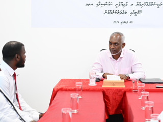 The president met members of Gaadhiffushi island council and WDC on Thursday
