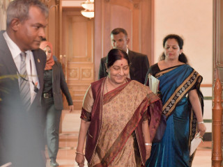 އިންޑިއާގެ ކުރީގެ އެކްސްޓަރނަލް އެފެއަރސް މިނިސްޓަރ ސުޝްމާ ސްވަރާޖް ރާއްޖެއަށް ކުރެއްވި ދަތުރުފުޅެއްގެ ތެރެއިން