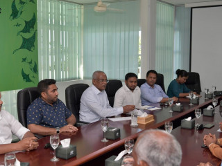 ރައީސް ސޯލިހު، އޭދަފުށީ ކައުންސިލަރުންނާ ބައްދަލުކުރައްވަނީ